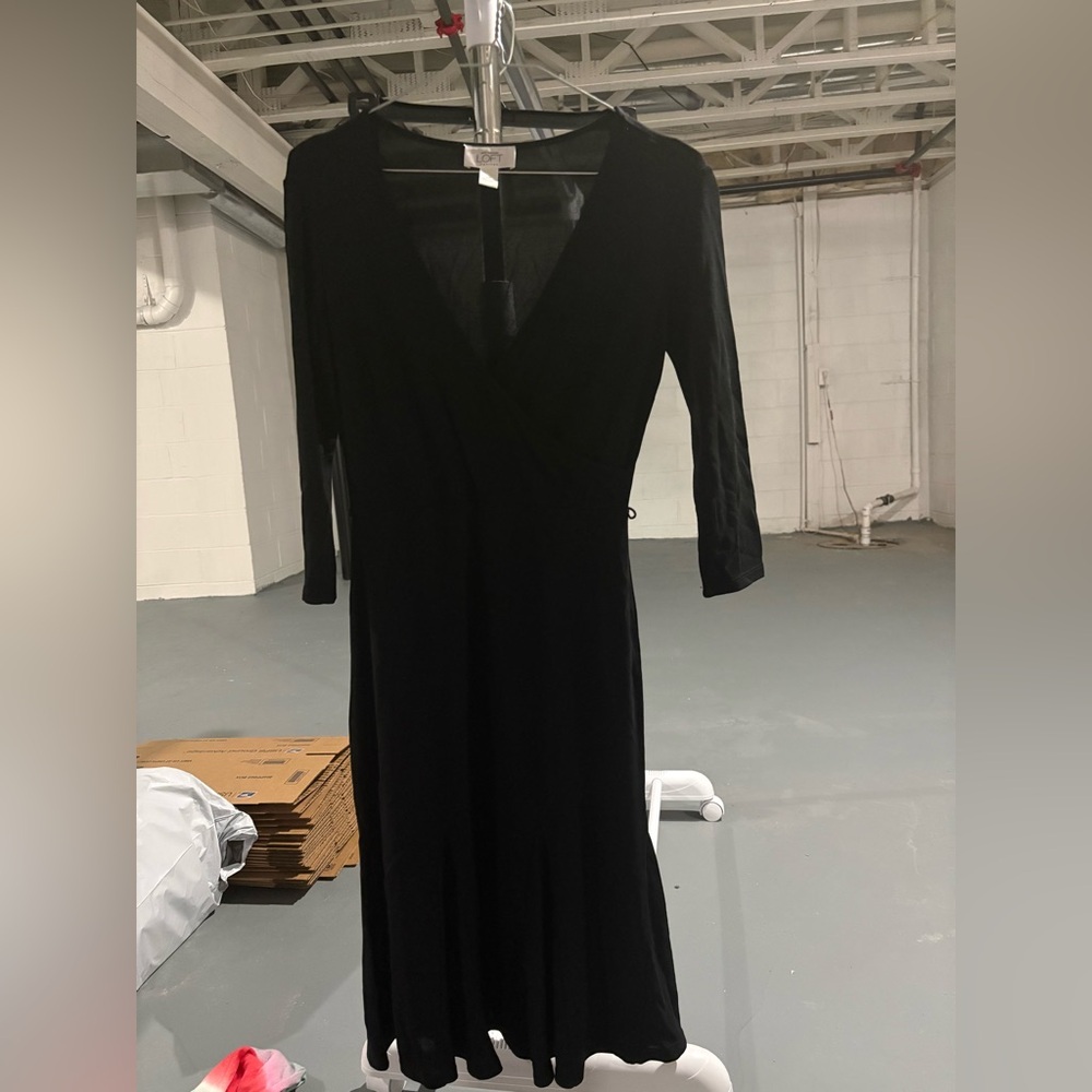 Ann Taylor LOFT Washable Black Long Sleeve V-Neck Dress Women’s Adult Size 0